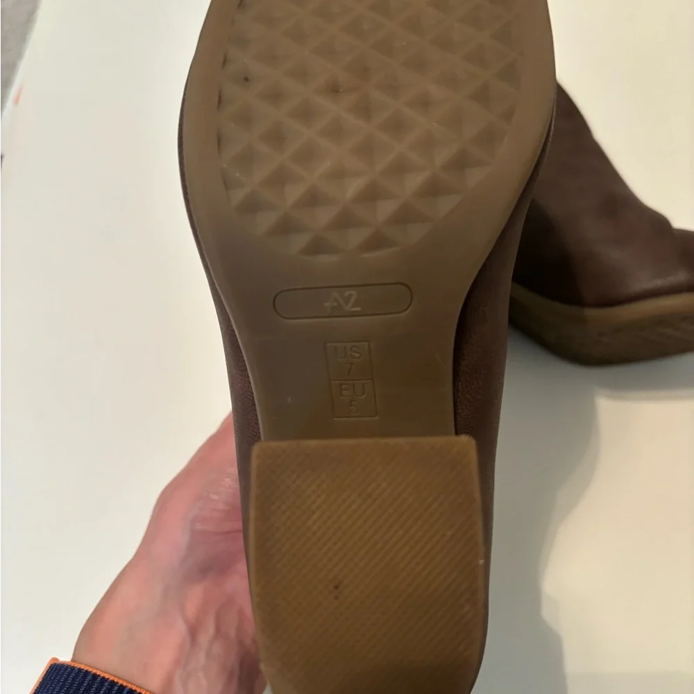 A2 by AEROSOLES Taupe Zip Back Heeled Ankle Boots Size 7